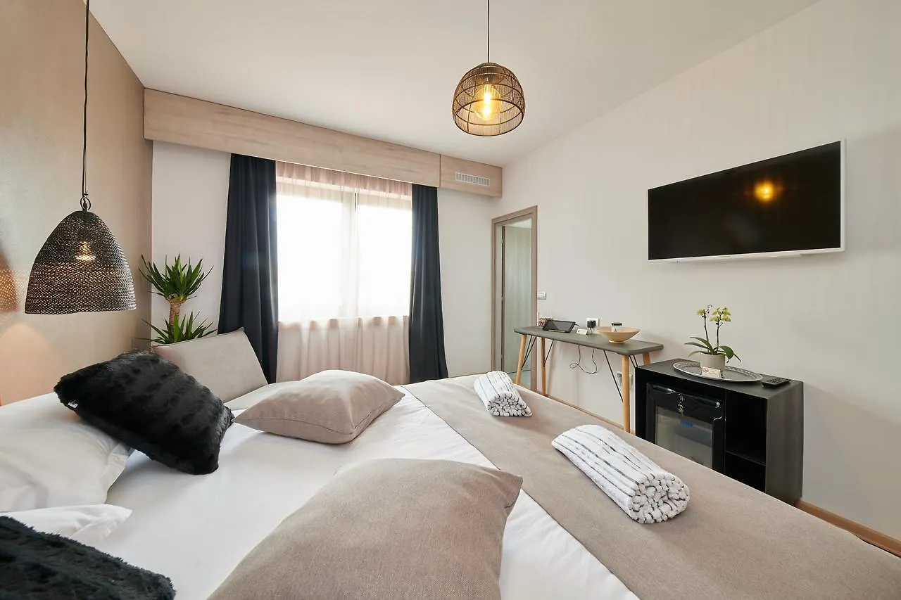 Boutique Rooms Luna Umag Bed & Breakfast