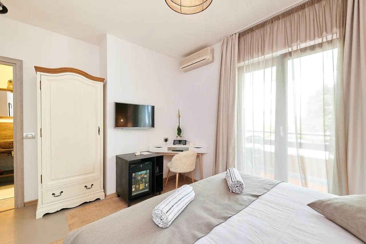 Boutique Rooms Luna Umag Bed & Breakfast